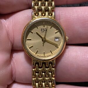 Gold Watch - Classic Elegance